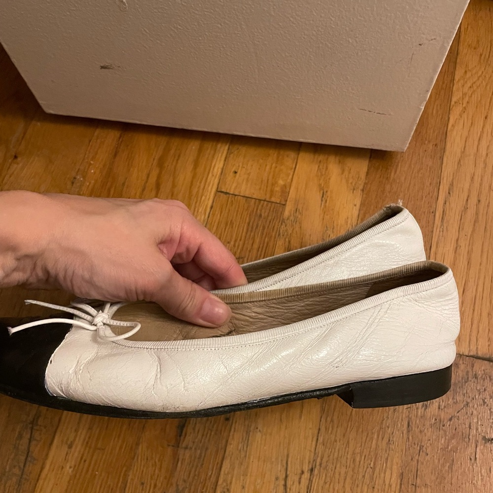 Chanel ballet flat 37.5 black and white
